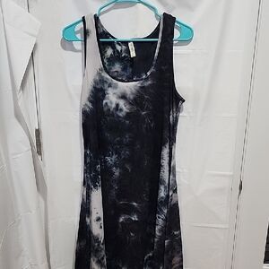 Seven7 Black and White Tank Top with Artistic Design
